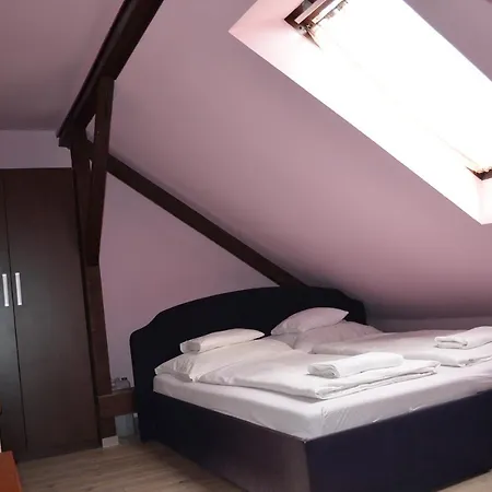 Holdfenyszallas Bed & Breakfast