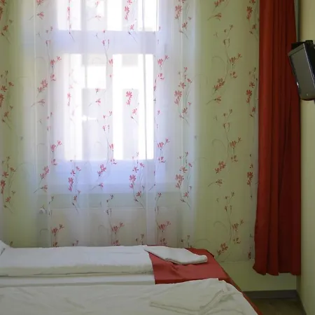 Holdfenyszallas Bed & Breakfast Szeged