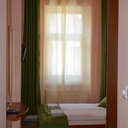 Bed & Breakfast Holdfenyszallas