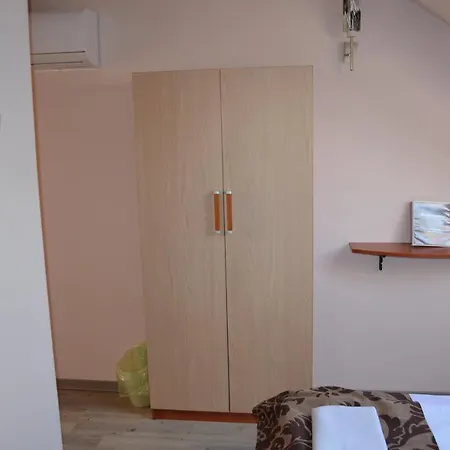 Holdfenyszallas Bed & Breakfast