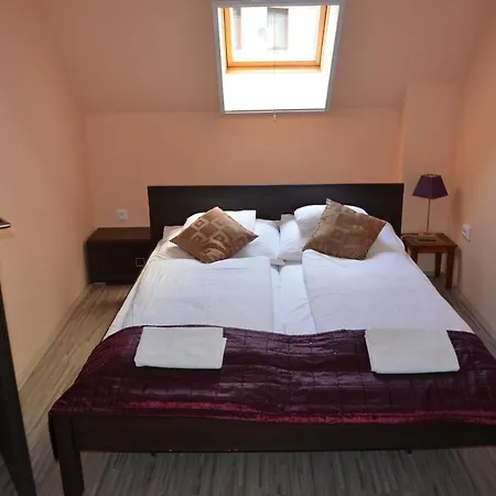 Holdfenyszallas Bed & Breakfast Szeged