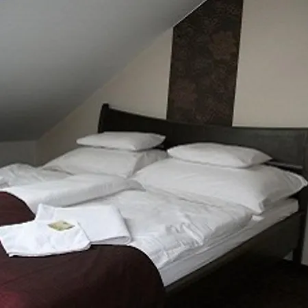 Holdfenyszallas 3* Szeged