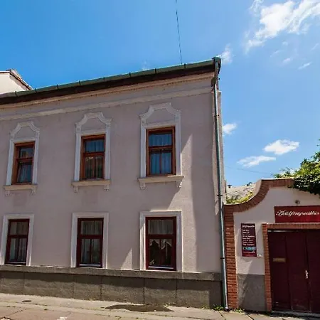 Holdfenyszallas
