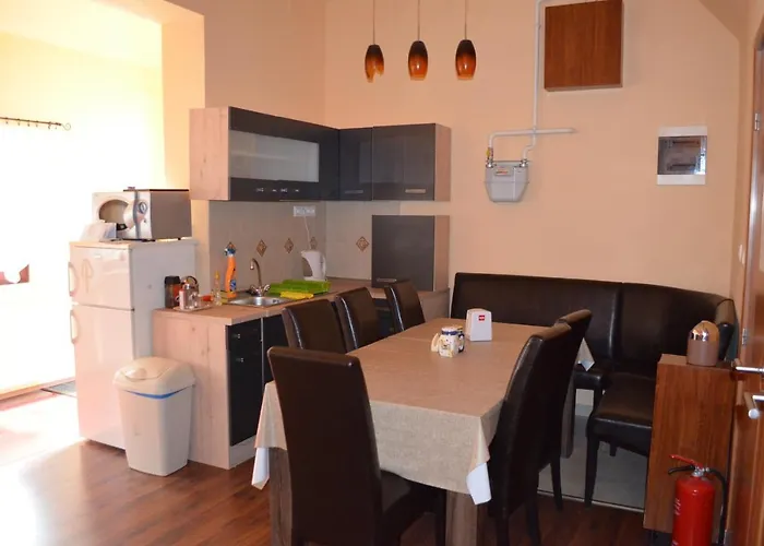 Holdfenyszallas Bed & Breakfast Szeged