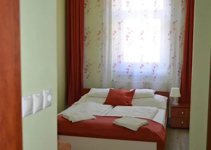 Holdfenyszallas Bed & Breakfast Szeged
